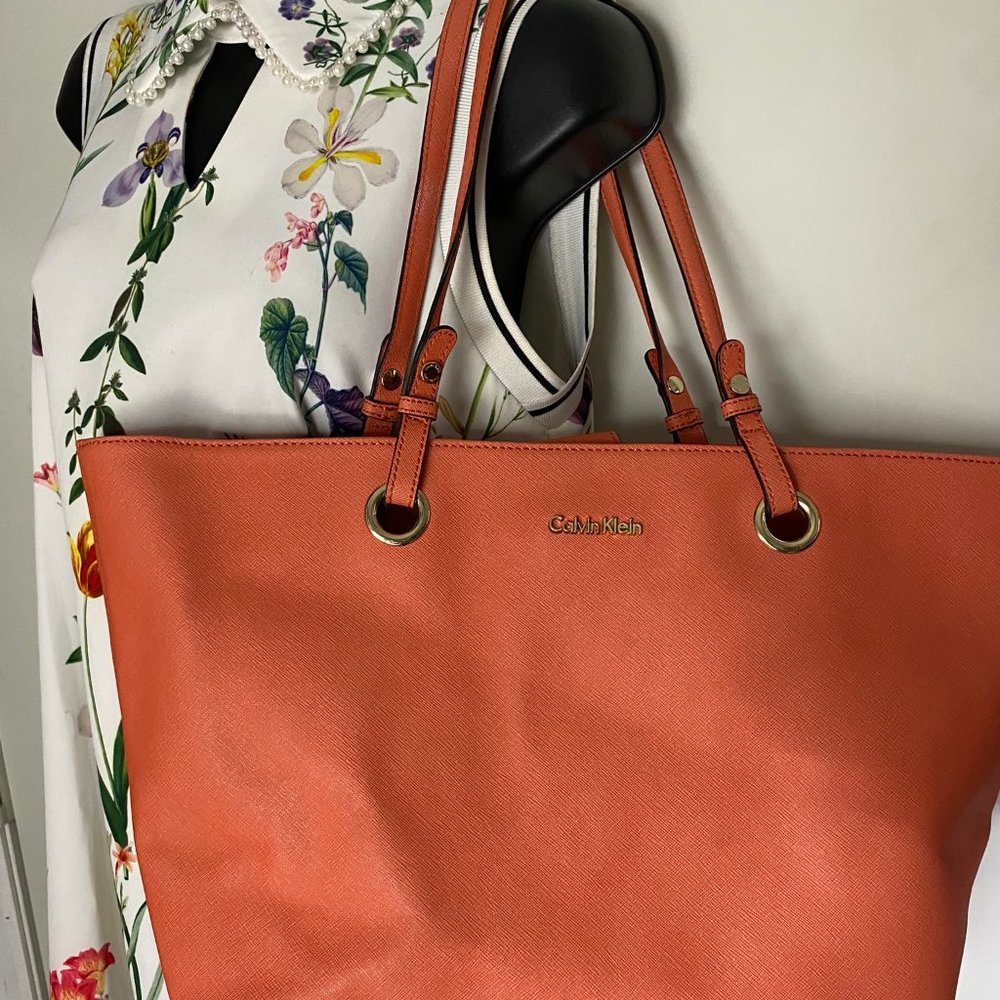 Calvin Klein Red Large Shopping Tote - Picture 5 of 9